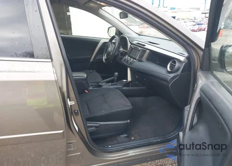 2015 Toyota Rav4 Le z USA, uszkodzony, nr VIN JTMBFREV5FD158769